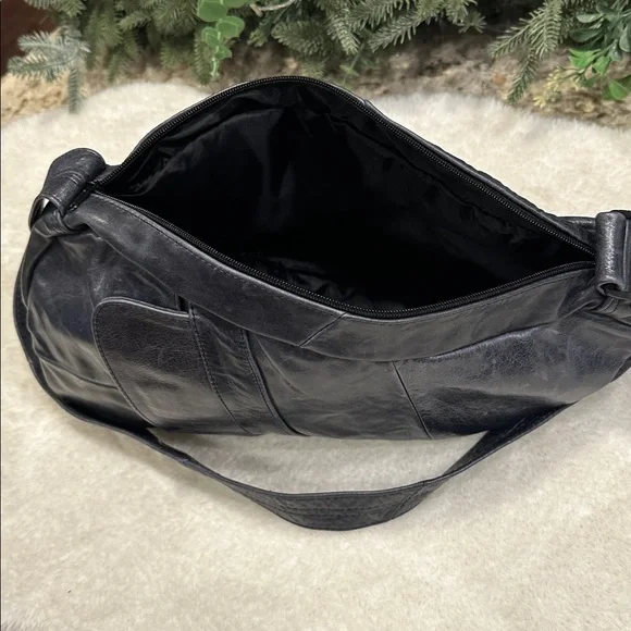 Leather backpack - Picture 9 of 11